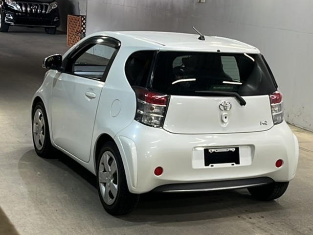 Toyota IQ 2012 7564120-1