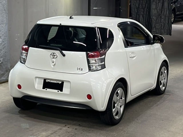 Toyota IQ 2012 7564120-5