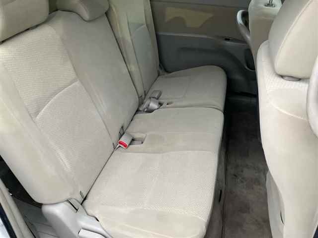Toyota ISIS 2012 7547956-8