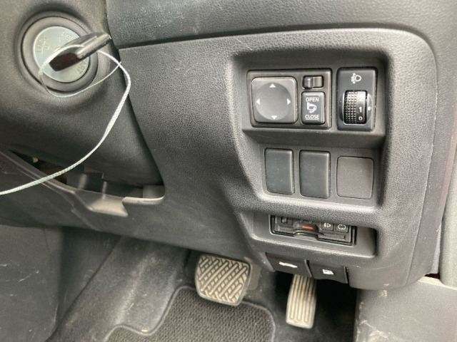 Nissan JUKE 2010 7563197-5
