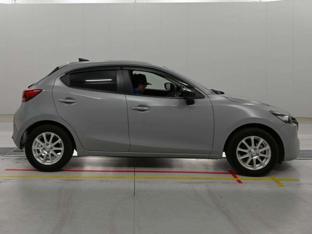Mazda MAZDA2 2024 7561305-3