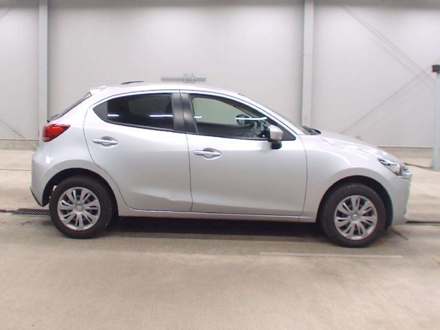 Mazda MAZDA2 2023 7561307-3