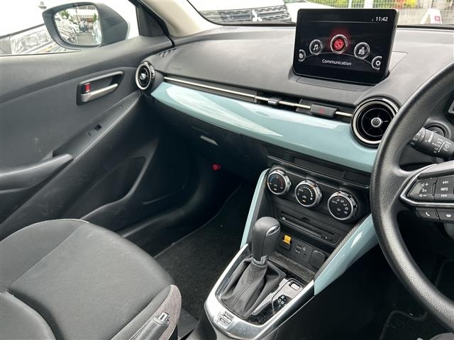 Mazda MAZDA2 2023 7561389-18