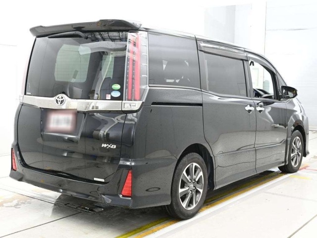 Toyota NOAH 2018 7554519-1