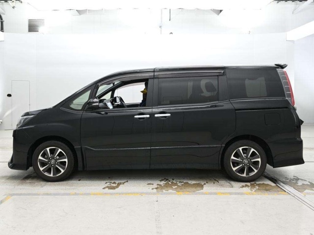 Toyota NOAH 2018 7554519-4
