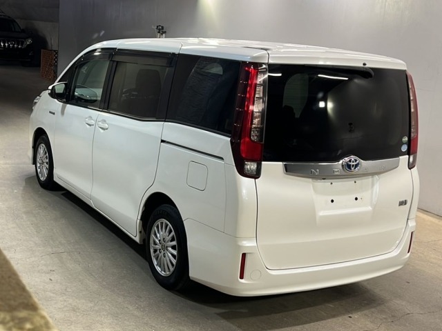 Toyota NOAH 2014 7554616-1