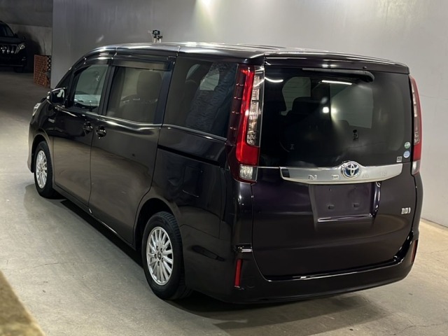Toyota NOAH 2015 7554624-1