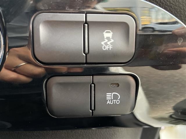 Toyota PRIUS 2018 7563598-3