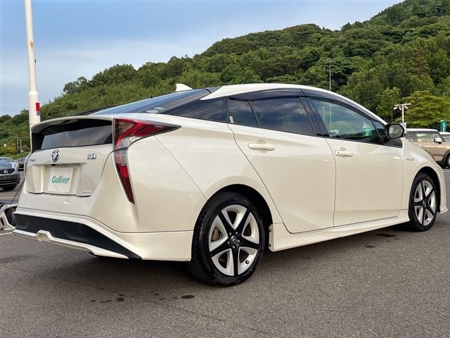 Toyota PRIUS 2018 7563598-6