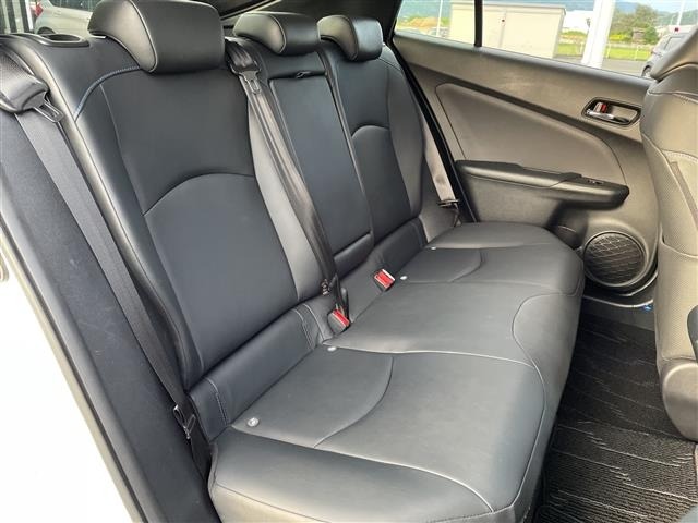 Toyota PRIUS 2018 7563598-9