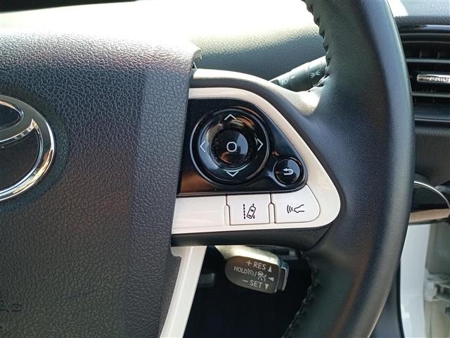 Toyota PRIUS 2017 7563624-25