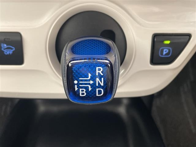 Toyota PRIUS 2017 7563674-12