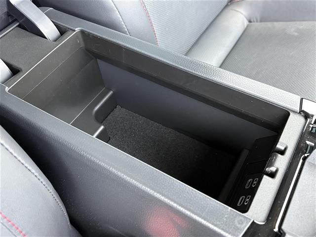 Toyota PRIUS 2024 7563751-10