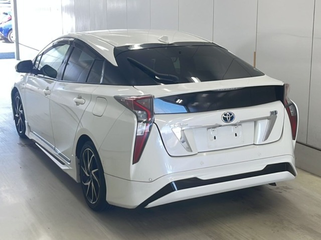 Toyota PRIUS 2017 7563799-1