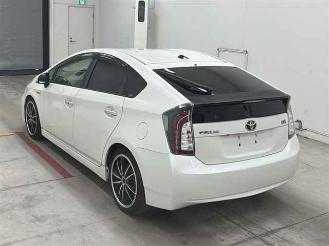 Toyota PRIUS 2013 7563865-1