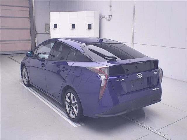 Toyota PRIUS 2017 7563946-1