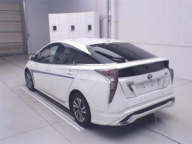 Toyota PRIUS 2018 7563948-1