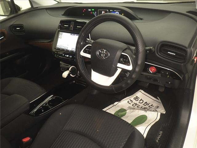 Toyota PRIUS 2018 7563948-3