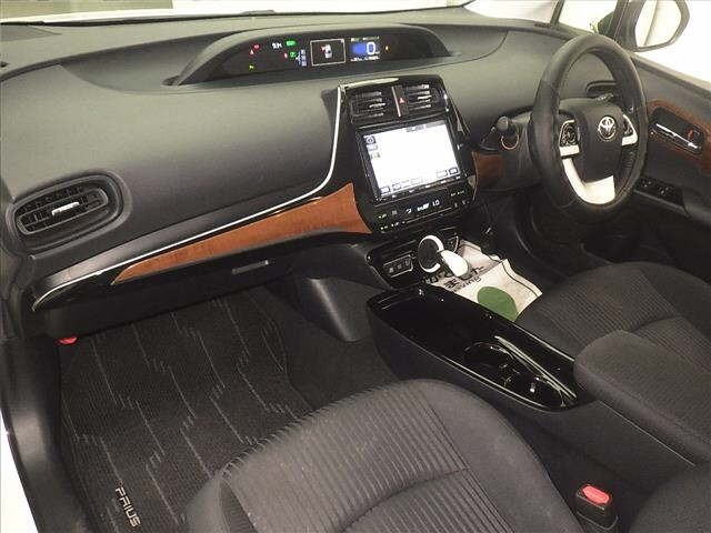 Toyota PRIUS 2018 7563948-4