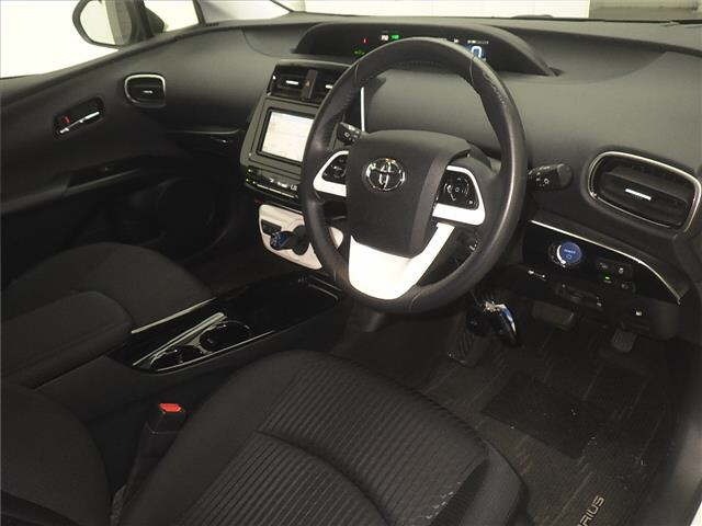 Toyota PRIUS 2018 7563949-3