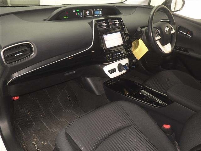 Toyota PRIUS 2018 7563949-4