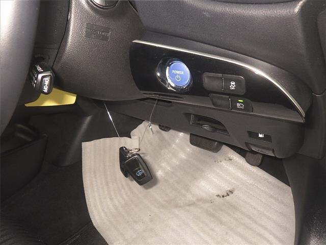 Toyota PRIUS 2018 7563952-8