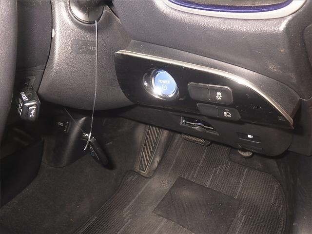 Toyota PRIUS 2016 7563960-8