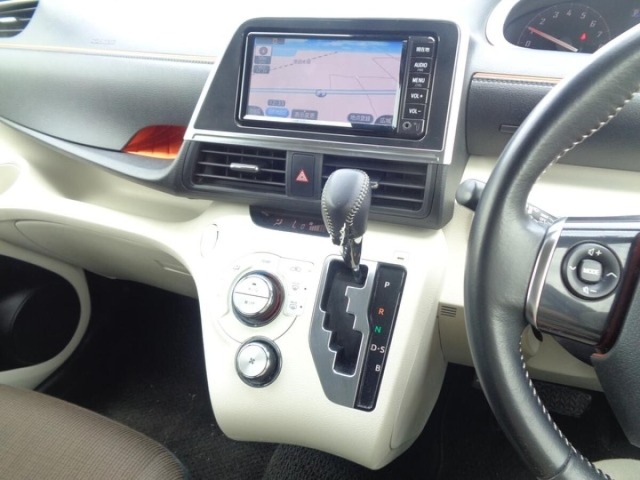 Toyota SIENTA 2017 7558846-10