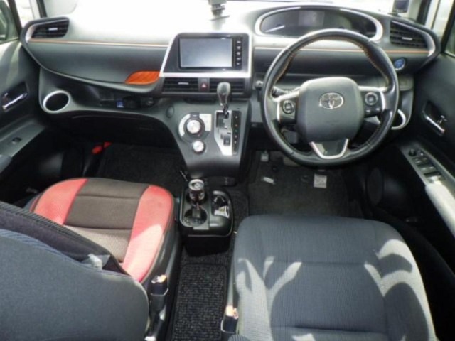 Toyota SIENTA 2015 7559109-3