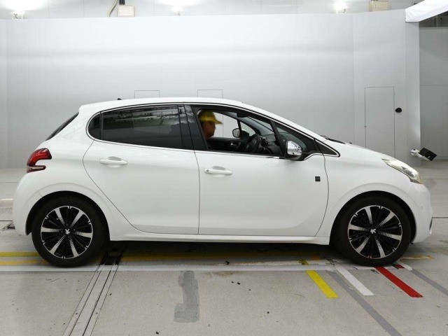 Peugeot 208 2018 7569974-3