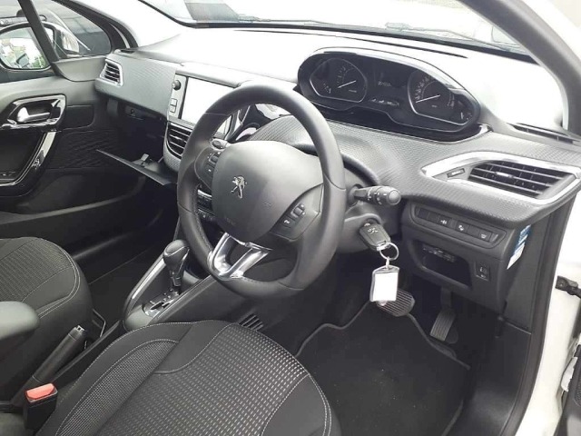 Peugeot 208 2018 7569974-9