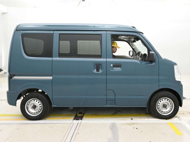 Suzuki EVERY 2025 7566012-3