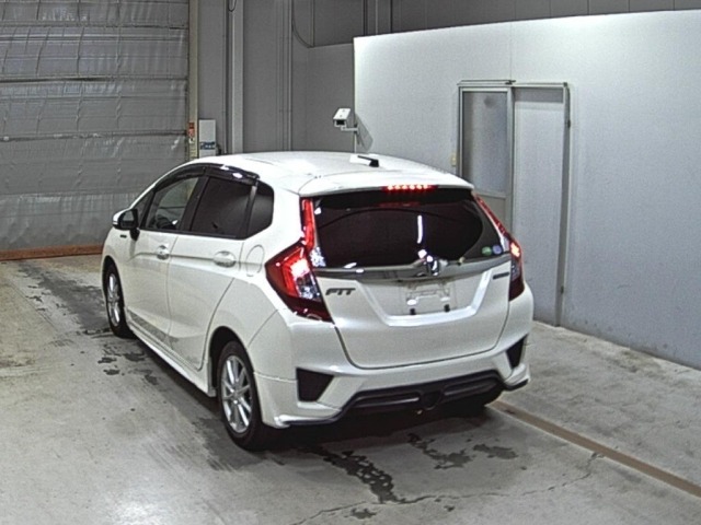Honda FIT 2015 7565712-1