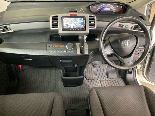 Honda FREED 2012 7570030-3