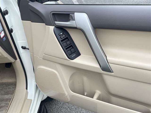 Toyota LAND CRUISER PRADO 2023 7564456-4