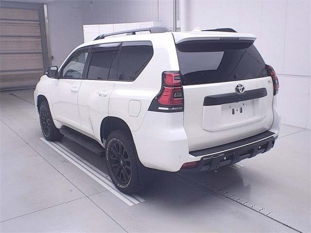 Toyota LAND CRUISER PRADO 2023 7564509-1