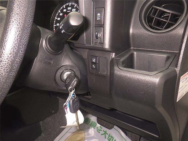 Toyota PROBOX VAN 2022 7570051-8