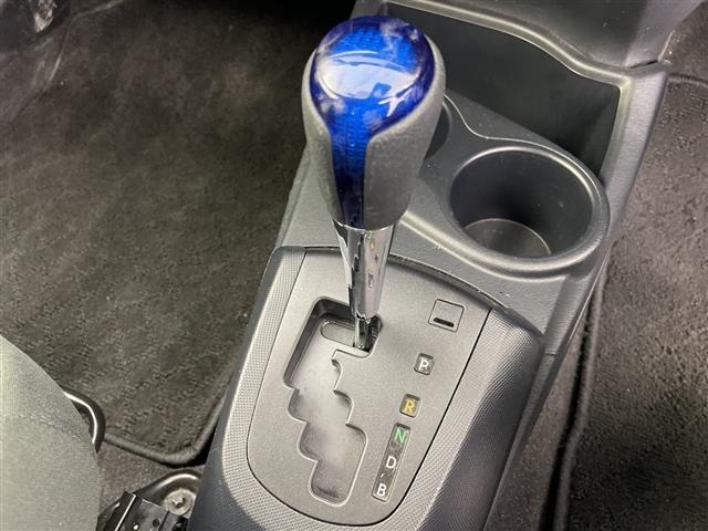 Toyota AQUA 2018 7593221-22