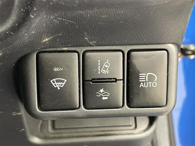Toyota AQUA 2017 7593292-3