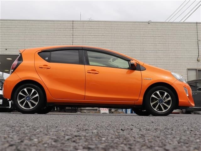 Toyota AQUA 2015 7593324-1