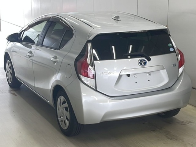 Toyota AQUA 2015 7593383-1