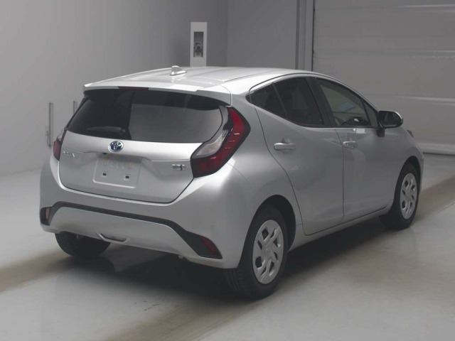 Toyota AQUA 2022 7593384-1