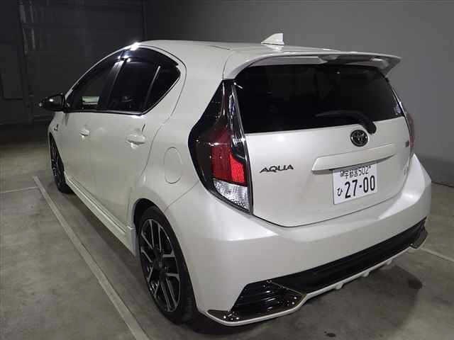 Toyota AQUA 2018 7593389-4