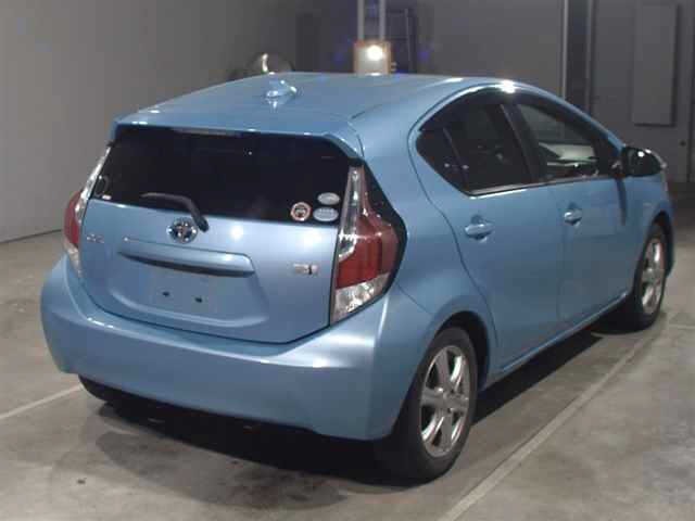 Toyota AQUA 2015 7593390-1