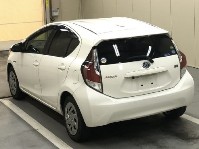 Toyota AQUA 2017 7593396-1