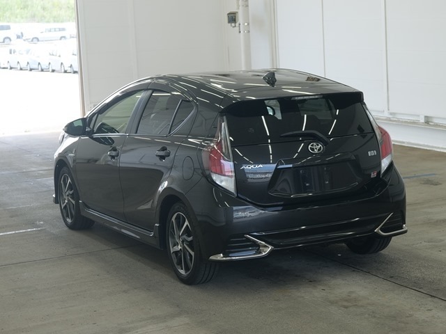 Toyota AQUA 2019 7593401-1