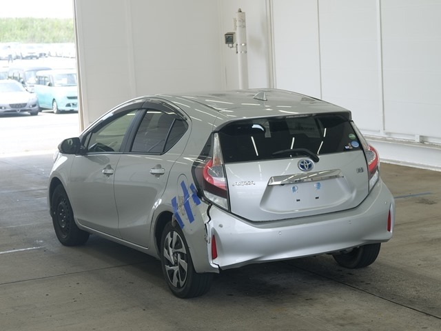 Toyota AQUA 2020 7593402-1