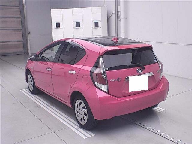 Toyota AQUA 2016 7593529-1