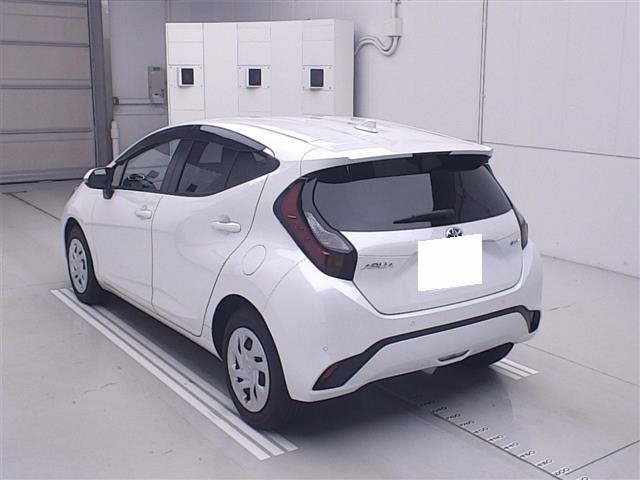 Toyota AQUA 2024 7593533-1