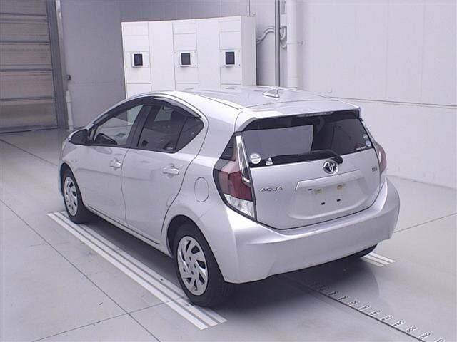 Toyota AQUA 2015 7593534-1